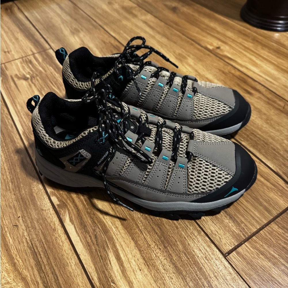 Pacific Mountain Black and Grey Hiking Shoes Breathable Mesh Design